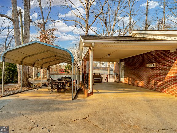 5th image of 495 Imperial Dr