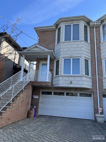 1st image of 1588 John St #1588