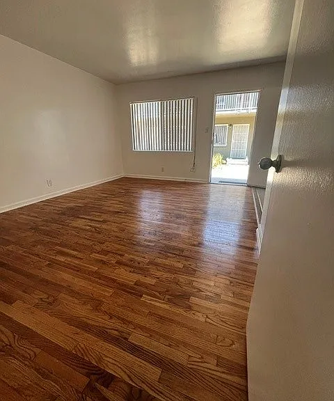 1540 & 1544 W. Florence Avenue — Photo 12