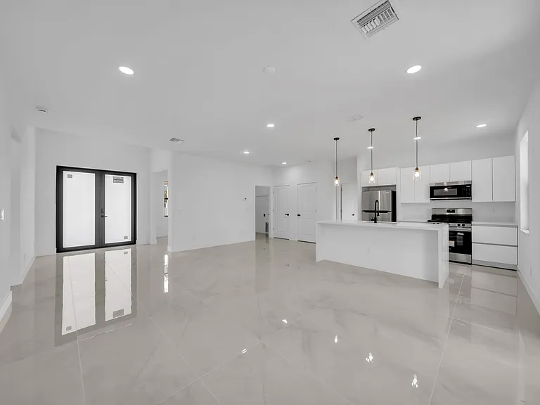 2509 50th St W — Photo 5