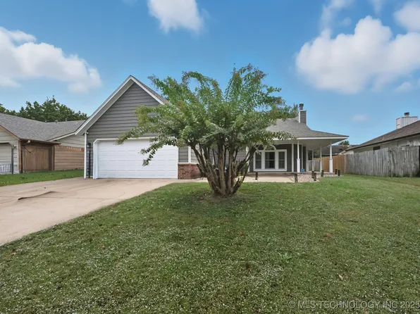 613 W 18th St S, Claremore, OK 74019