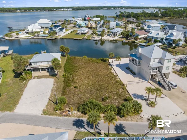 912 Shoreland Dr W, Gulf Shores, AL 36542