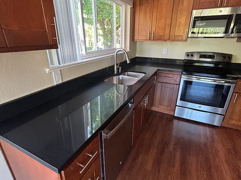 825 Menlo Ave #F — Photo 17