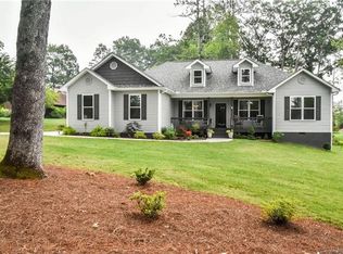 208 Rhinehart Rd, Candler, NC 28715