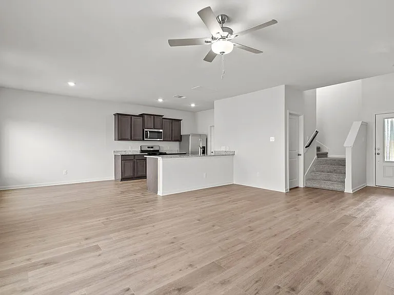 1320 Tilton Dr — Photo 7