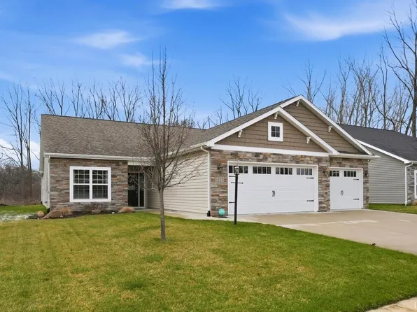 1483 Stratford Dr, Winona Lake, IN 46590