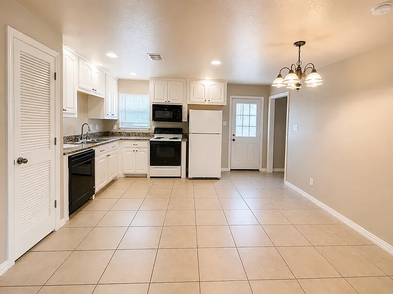 512 Himes Dr — Photo 7