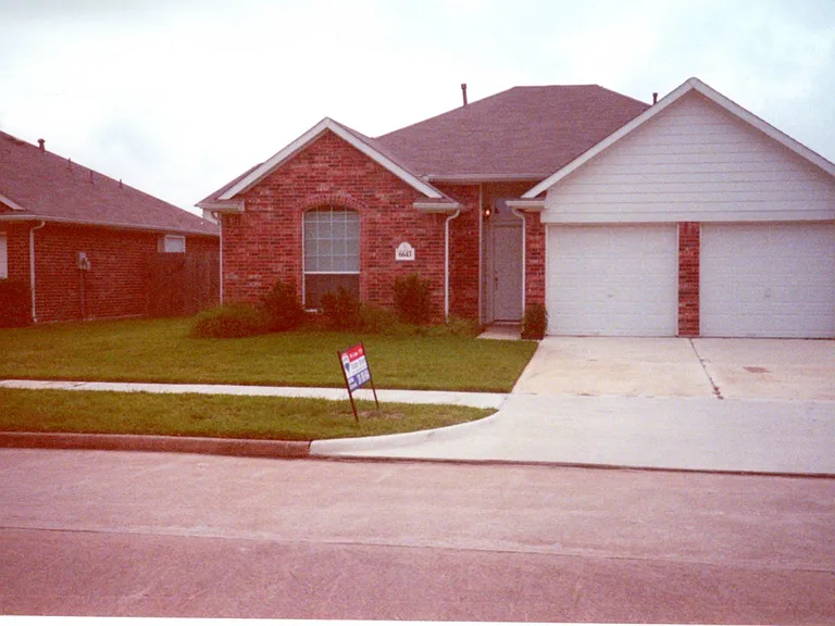 6643 Chantalle Dr — Photo 4