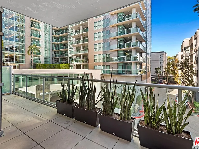 13650 Marina Pointe Dr #306 — Photo 9