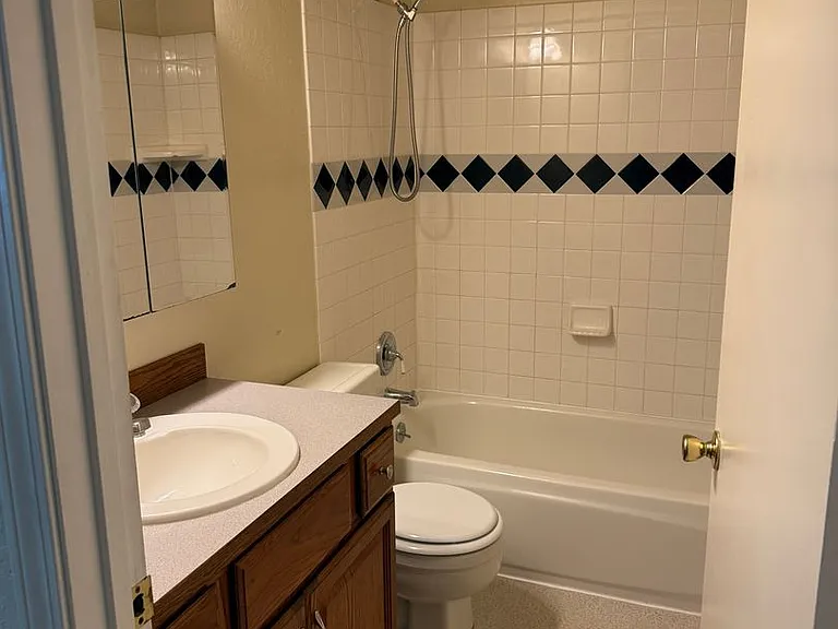 83 NW Nichols Ave — Photo 7