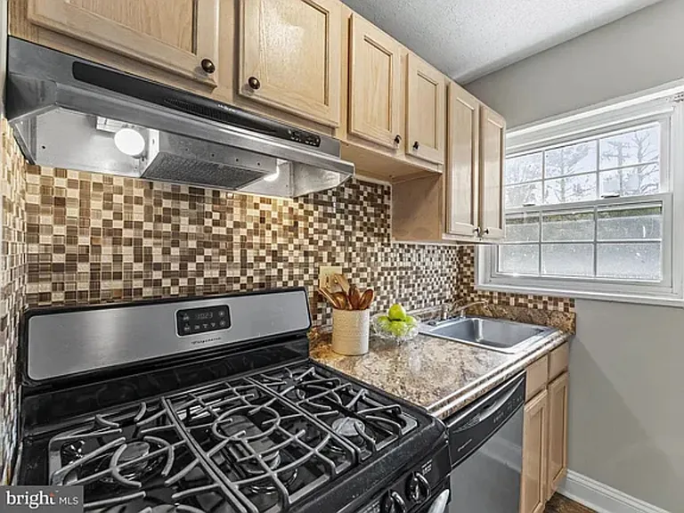 2237 Farrington Ave — Photo 5