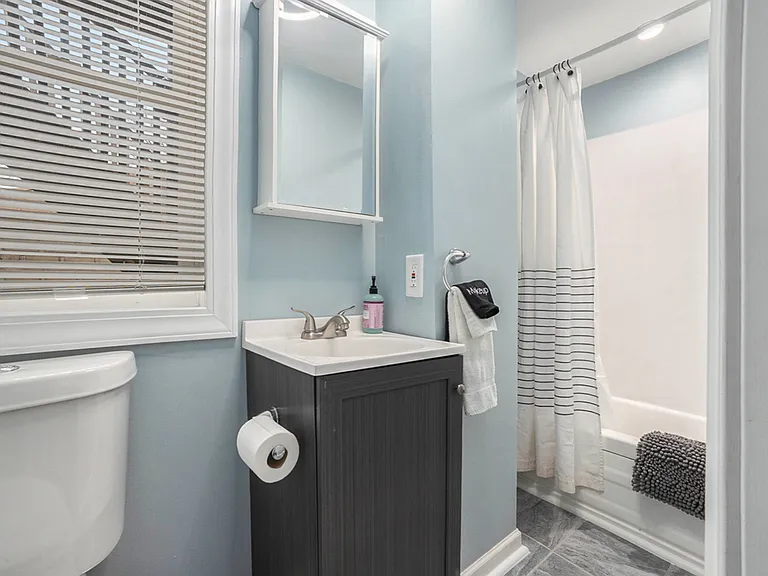 415 6th St NW #2 — Photo 12