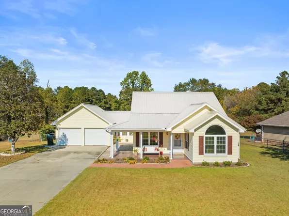 2121 Alexis Dr, Claxton, GA 30417