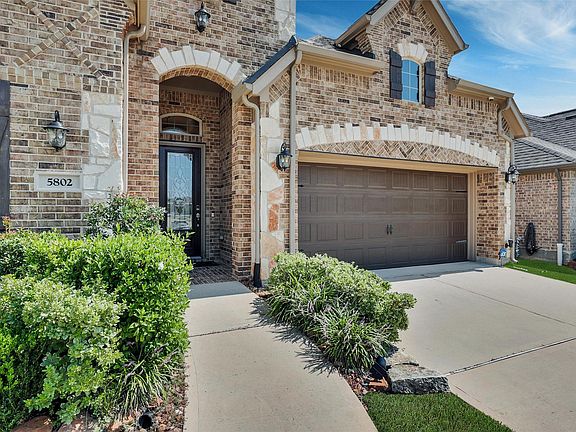3rd image of 5802 Banfield Canyon Ln
