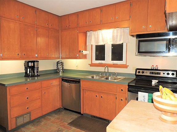 Kitchen has dishwasher!