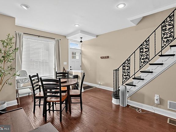 3rd image of 135 W Ritner St