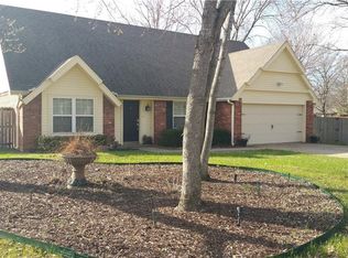 1006 S 20th St, Rogers, AR 72758