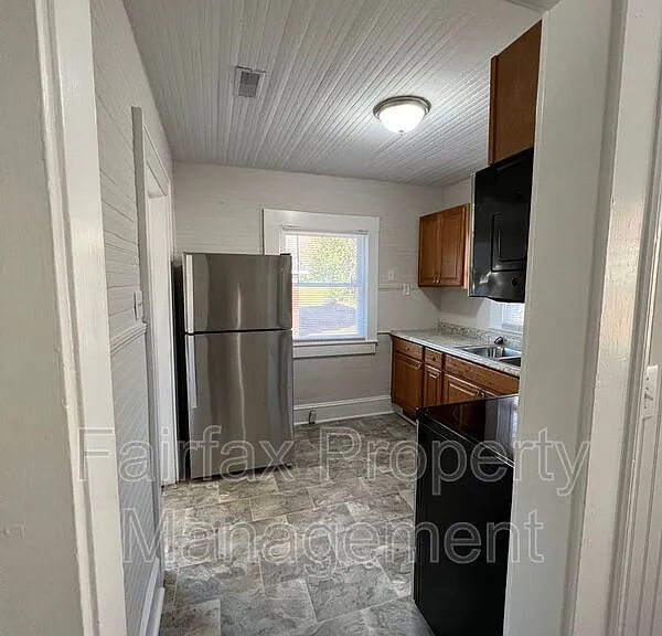 102 W Summit Ave #B — Photo 18