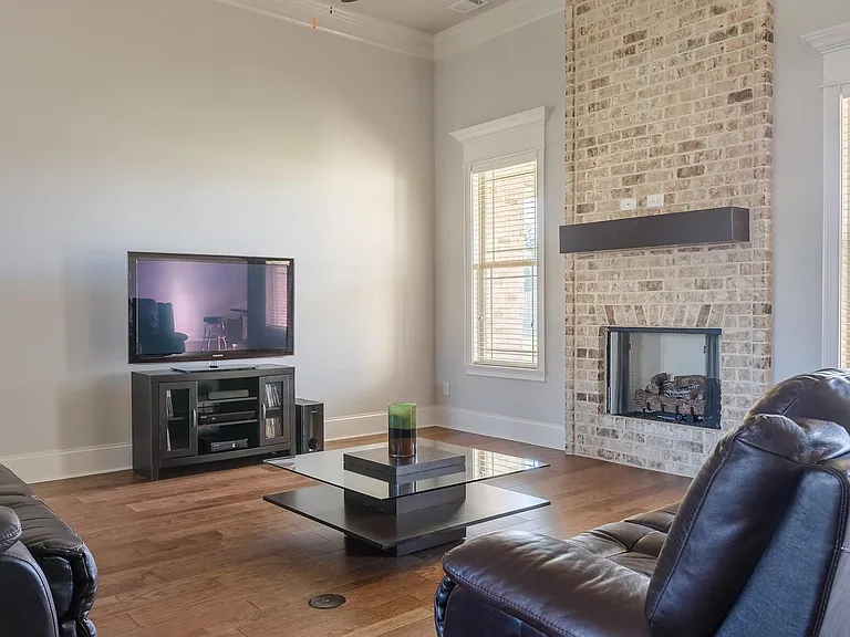 902 Abingdon Cv — Photo 12