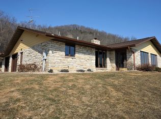 201 Golfview Rd, Cochrane, WI 54622