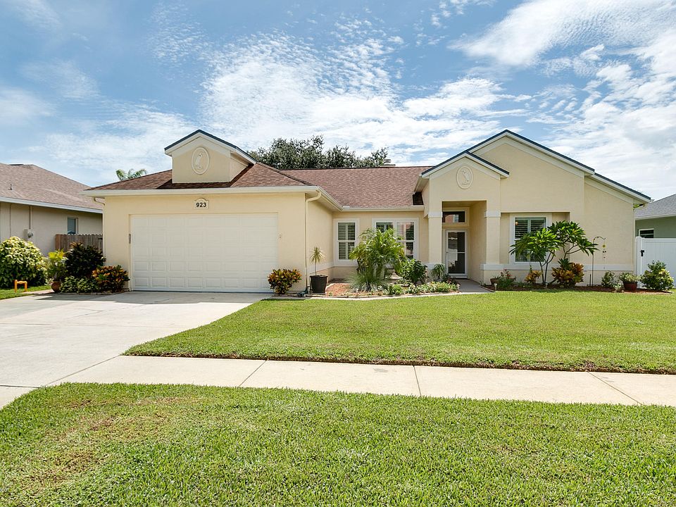 1st image of 923 Harbor Pines Dr