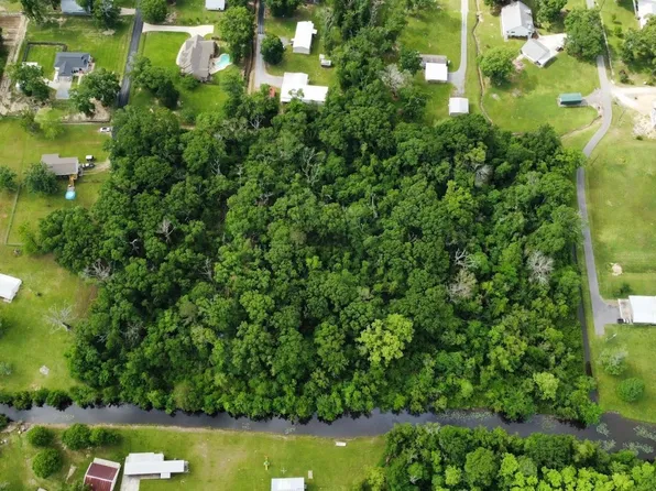 12227 Dan Bourgeois Rd, Saint Amant, LA 70774