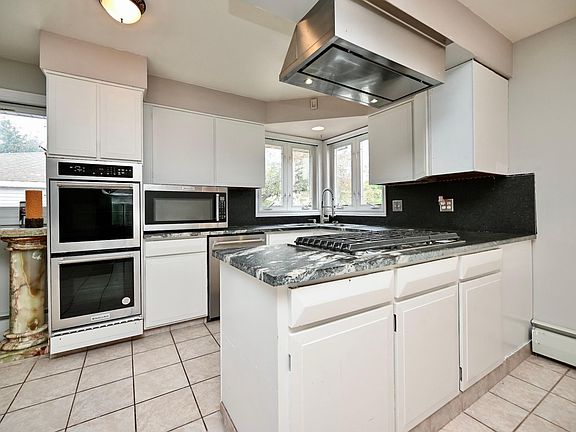 5th image of 1215 W Mark St