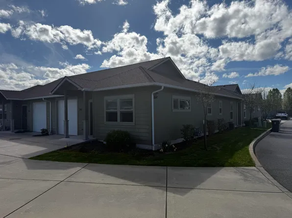 741 SW Kinsington Ct, Grants Pass, OR 97526