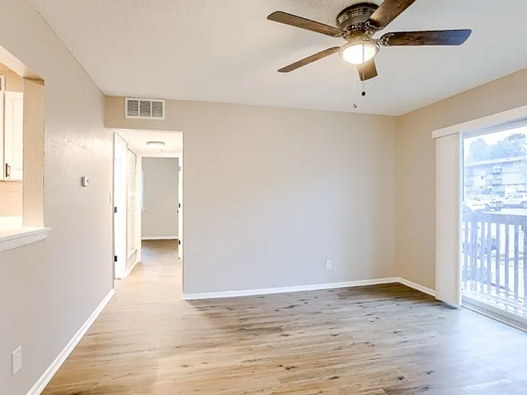 Eagle's Nest Apartments — Photo 17