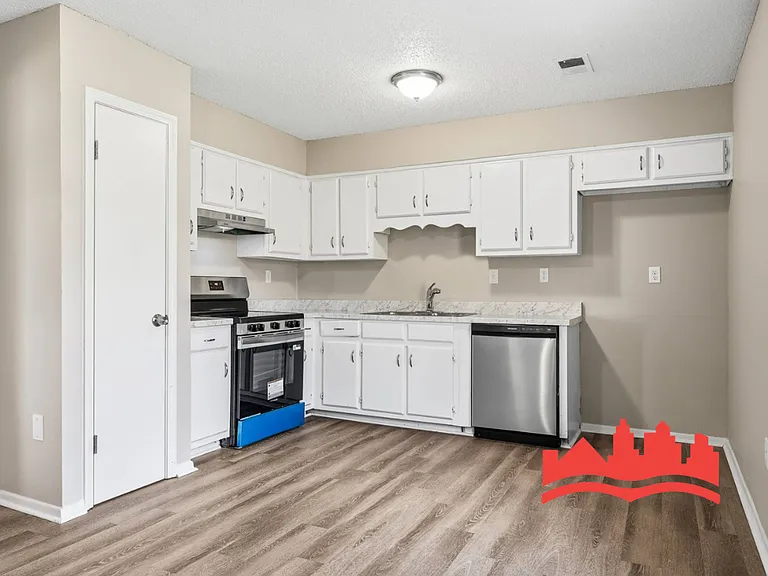 10372 Lafayette Dr — Photo 14