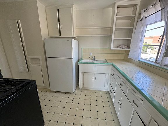 5th image of 508 El Mercado Ave APT C