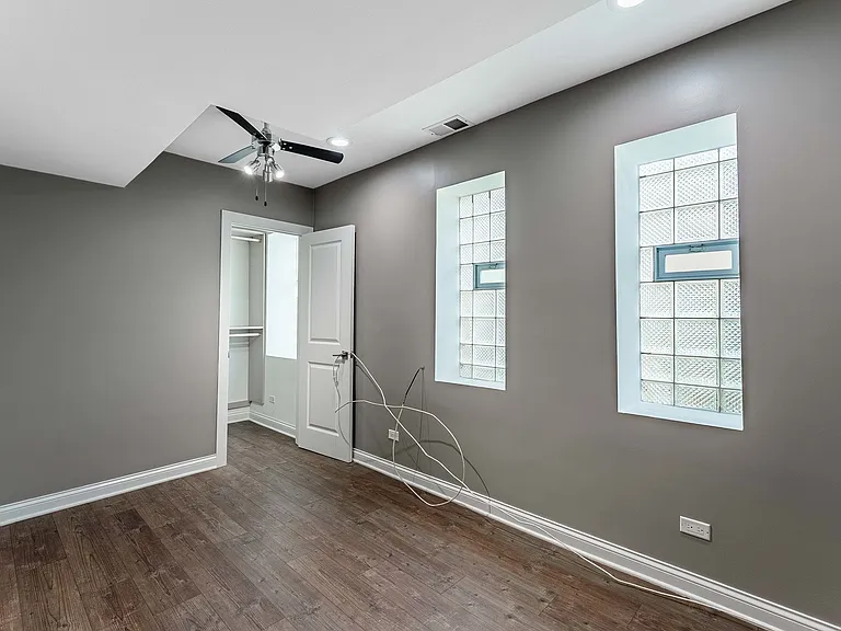 555 N Lawler Ave #G — Photo 16