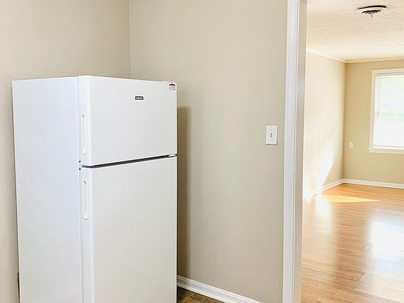 4th image of 621 Cabell Dr #4