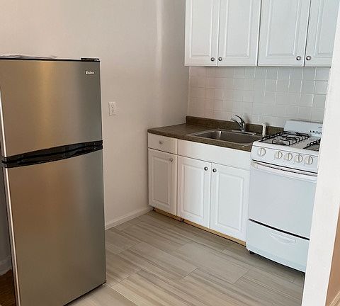 5th image of 450 W 58th St APT 5
