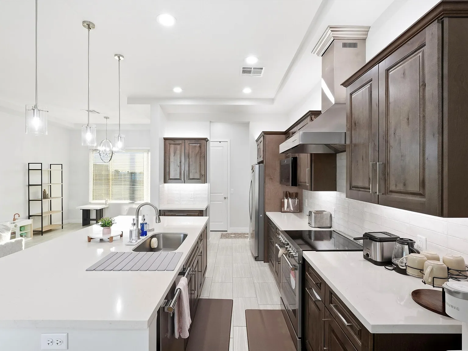 4 bed, 2242 sqft, $3,600 — Photo 2