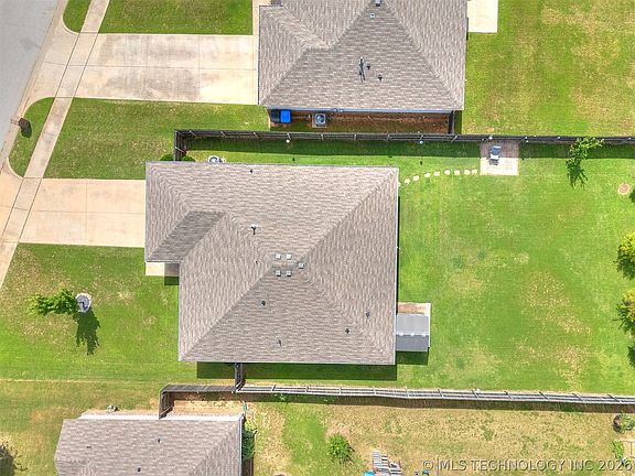 3rd image of 1100 E Richmond St