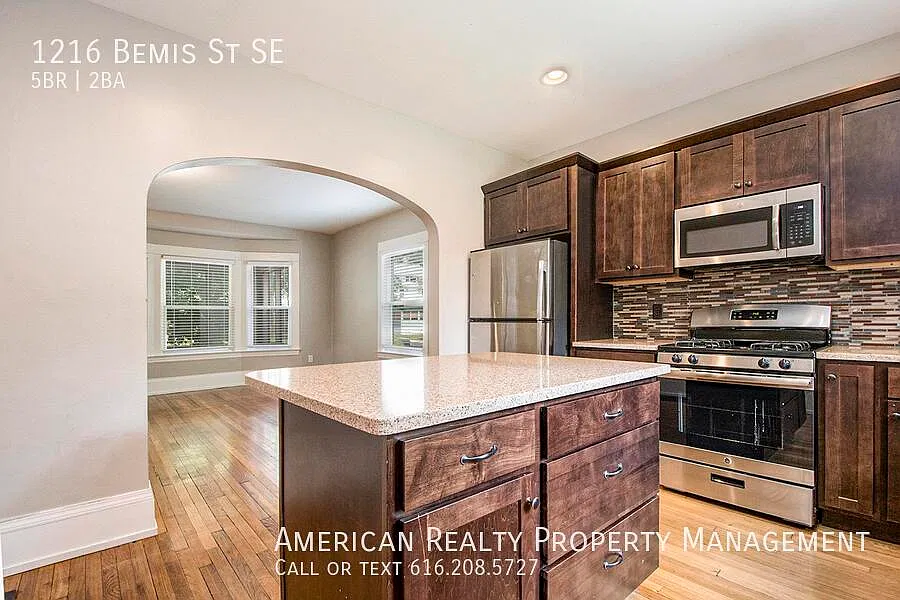 5 bed, 1618 sqft, $3,050 — Photo 4