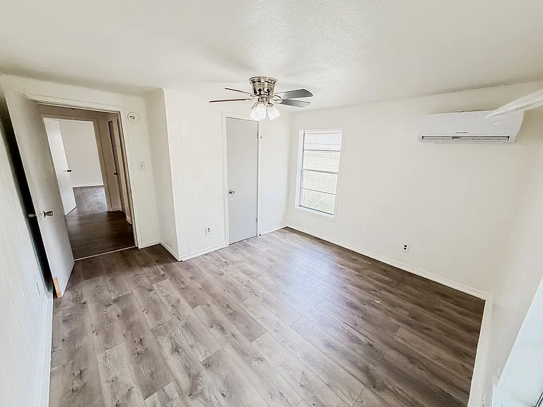 318 Harvard St — Photo 10