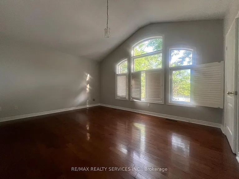 7 Ladywood Ct — Photo 12