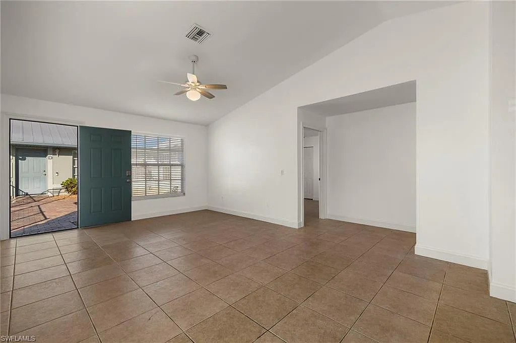 3 bed, 2.0 bath, 1266 sqft, $2,250 — Photo 2