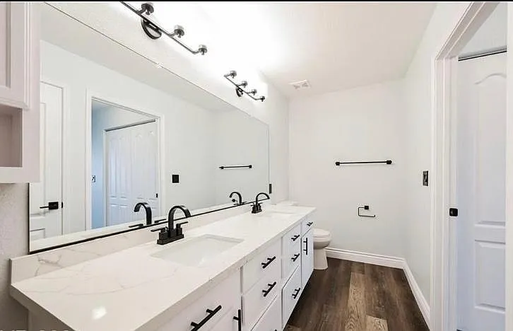 708 Anne Ln — Photo 4