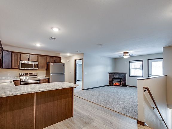 4th image of 752 Peregrine Cir #8