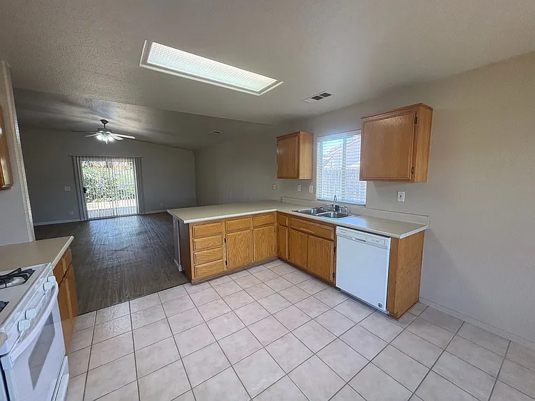 3832 W Sweet Ave — Photo 25