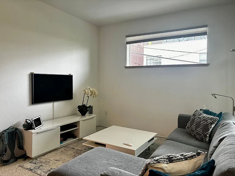 3221 Tg Franklin Avenue Flats Llc — Photo 15