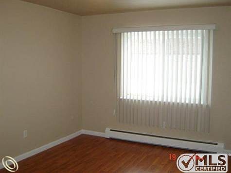 Bdrm b.JPG