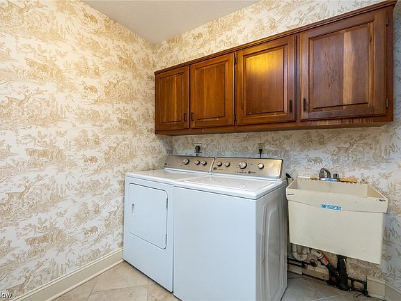 4th image of 23285 Pheasant Ln