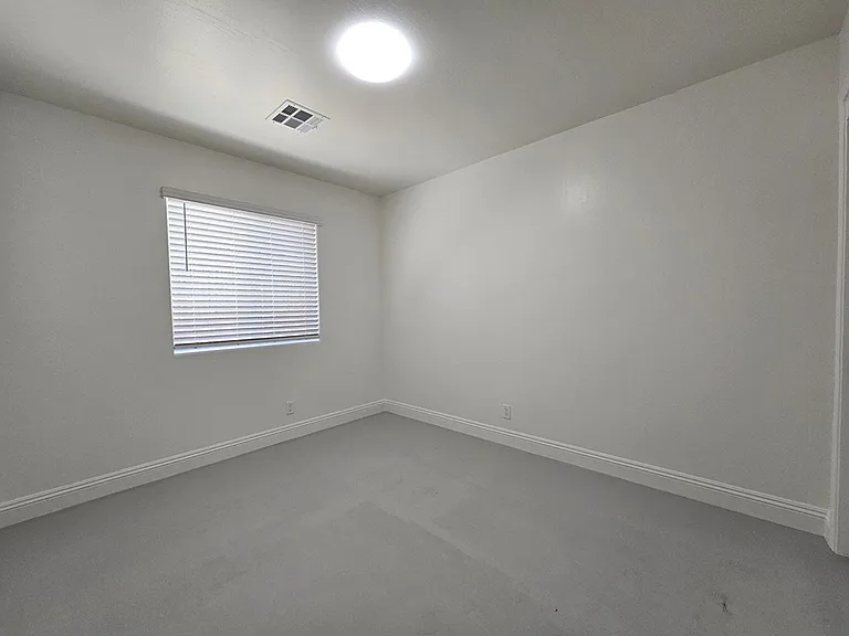 1205 W Mariposa Ave — Photo 9
