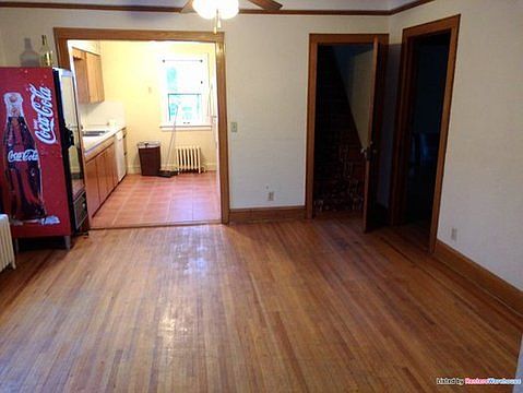 5th image of 1017 25th Ave SE