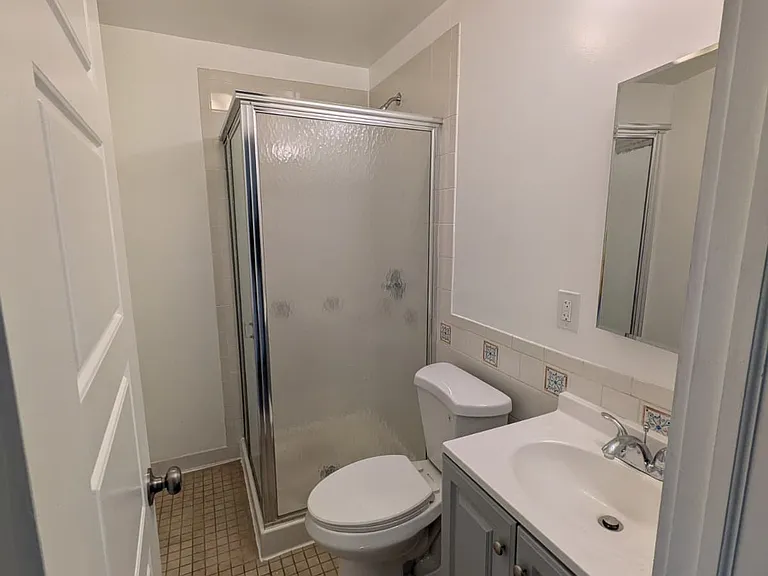 113 Oliver Ave #3R — Photo 4