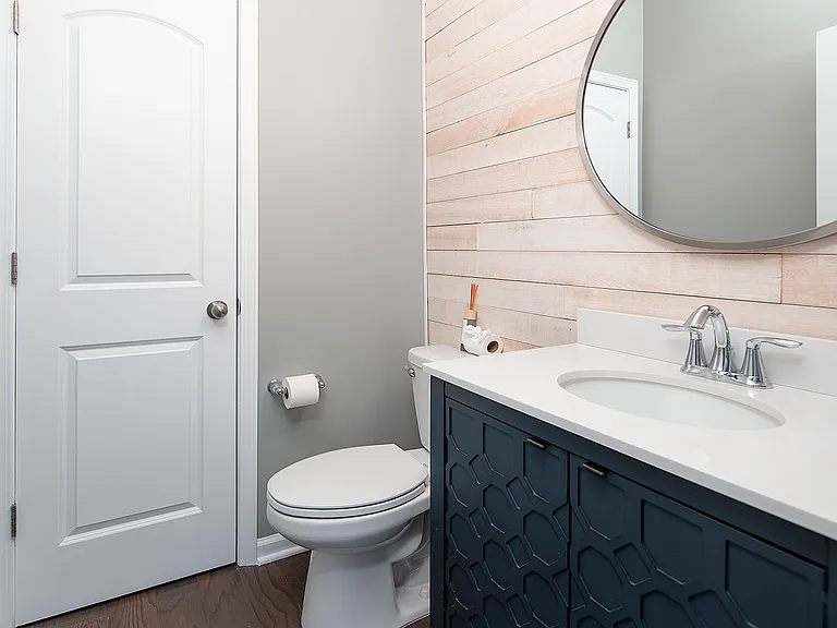 Half bath/1st floor